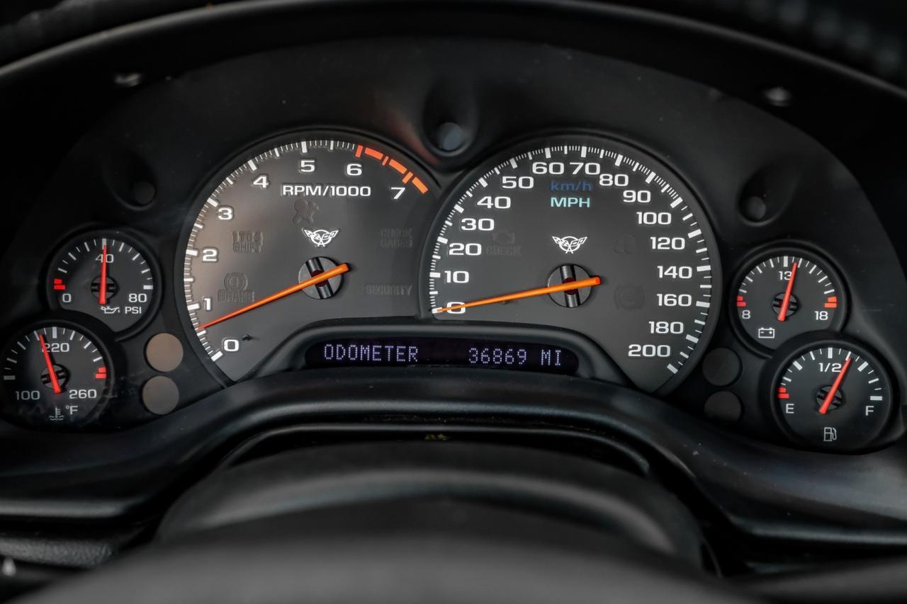 2004 Chevrolet Corvette AUTOMATIC HEADUP DISPLAY LEATHER HEATED SEATS POWER DRIVER SEAT Carrollton TX
