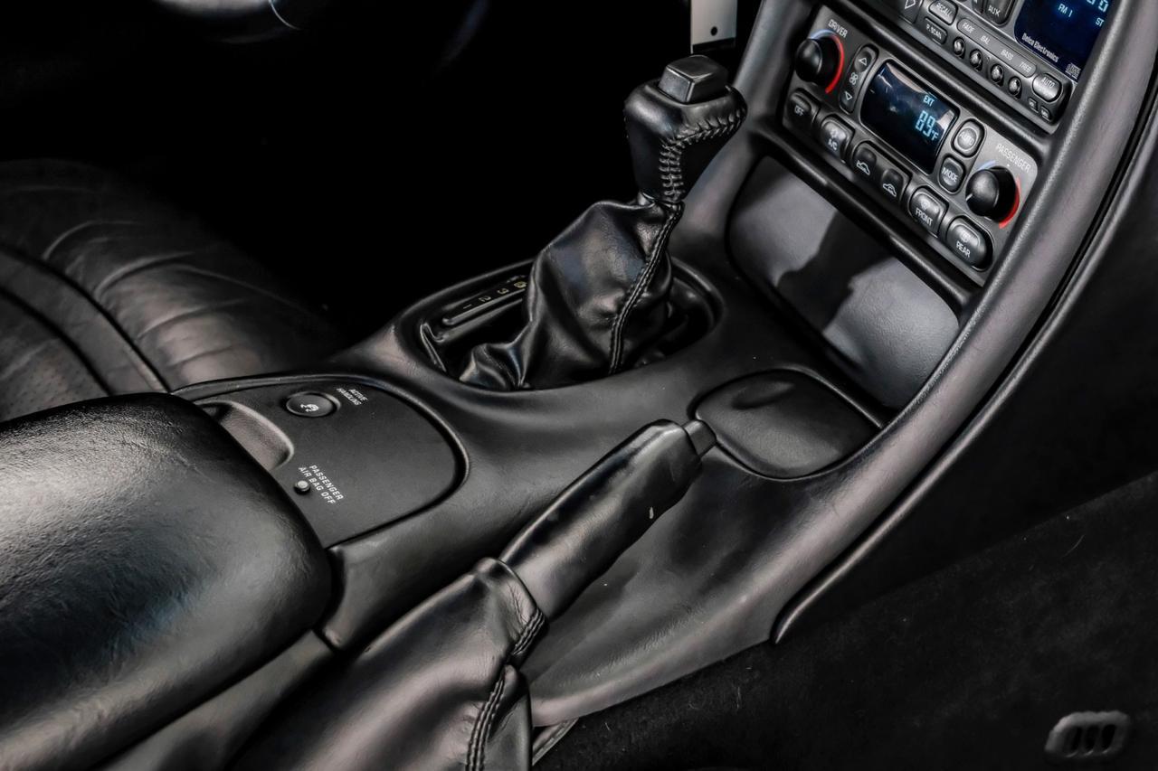 2004 Chevrolet Corvette AUTOMATIC HEADUP DISPLAY LEATHER HEATED SEATS POWER DRIVER SEAT Carrollton TX