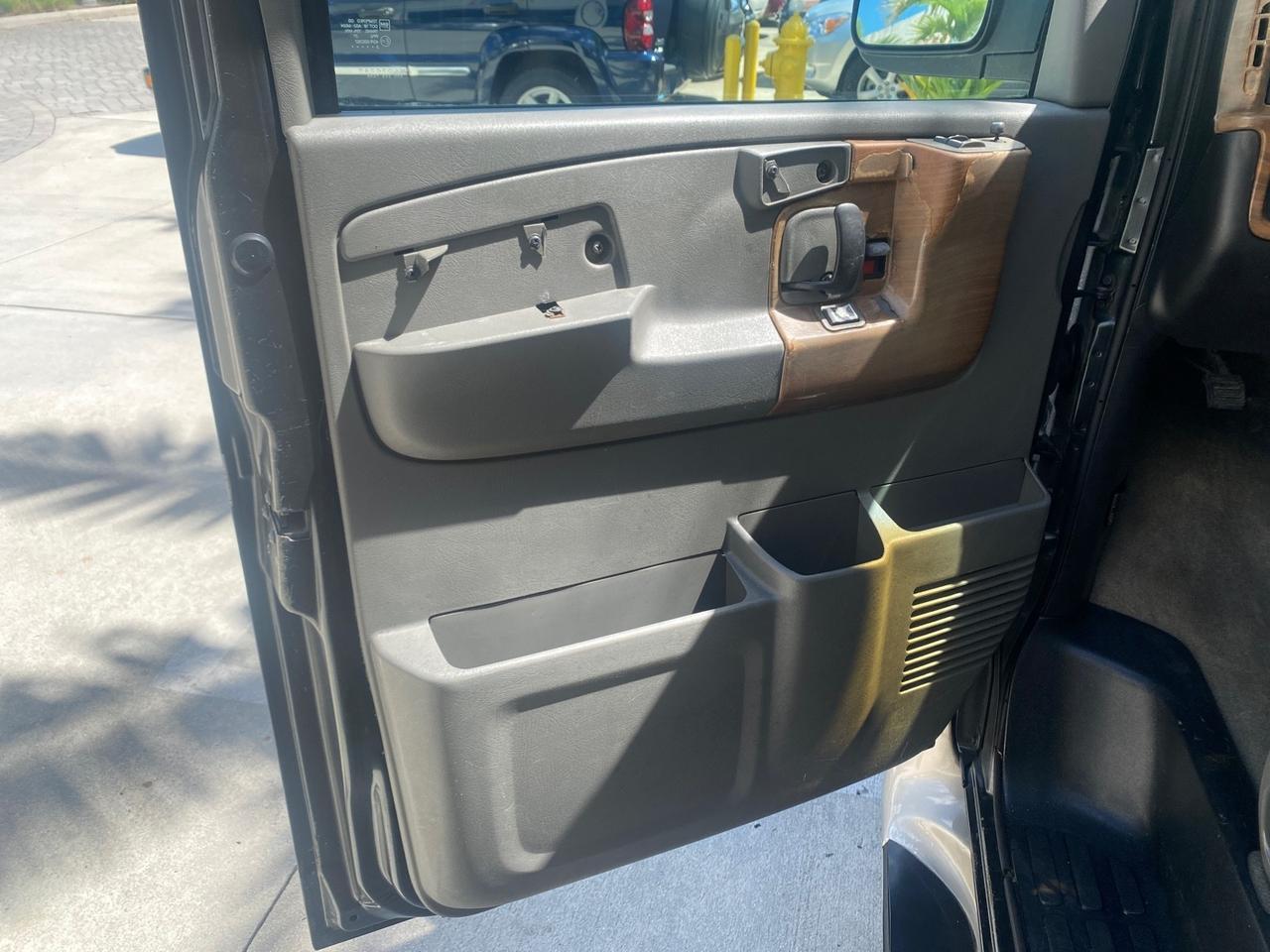 2004 Chevrolet Express HANDICAP LIFT 1 OWNER FLORIDA HIGH TOP CONV VAN Pompano Beach FL