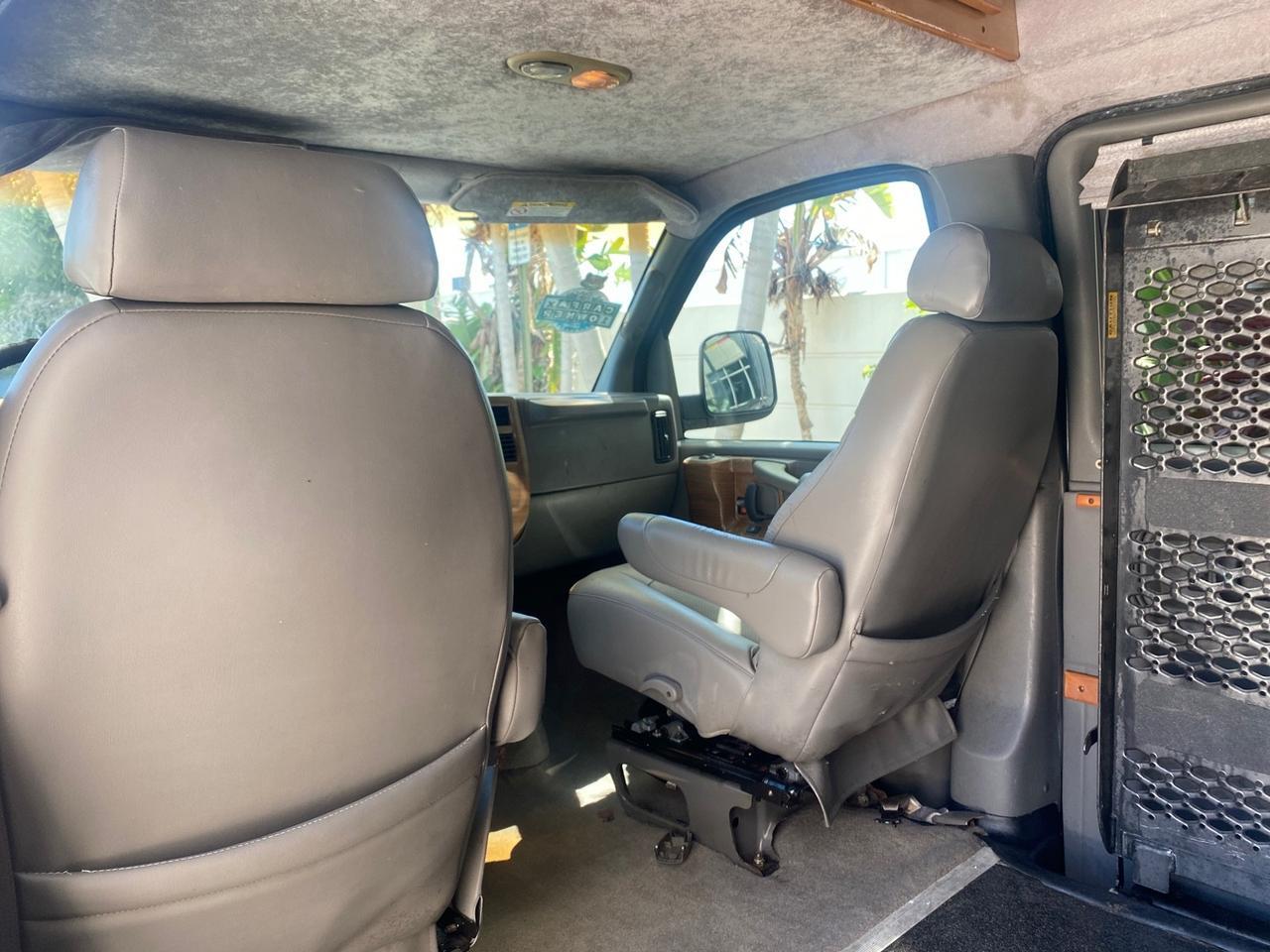 2004 Chevrolet Express HANDICAP LIFT 1 OWNER FLORIDA HIGH TOP CONV VAN Pompano Beach FL