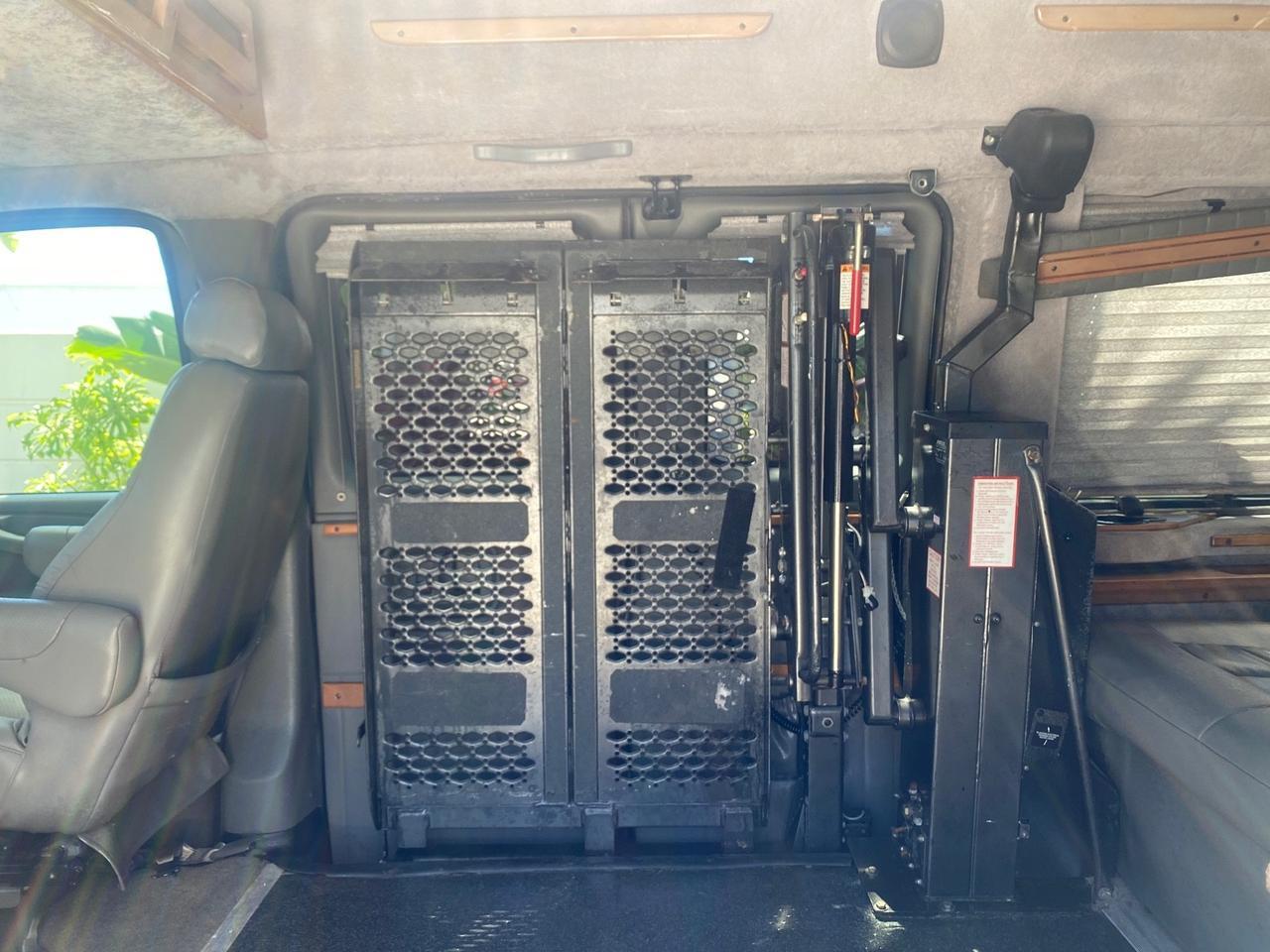 2004 Chevrolet Express HANDICAP LIFT 1 OWNER FLORIDA HIGH TOP CONV VAN Pompano Beach FL
