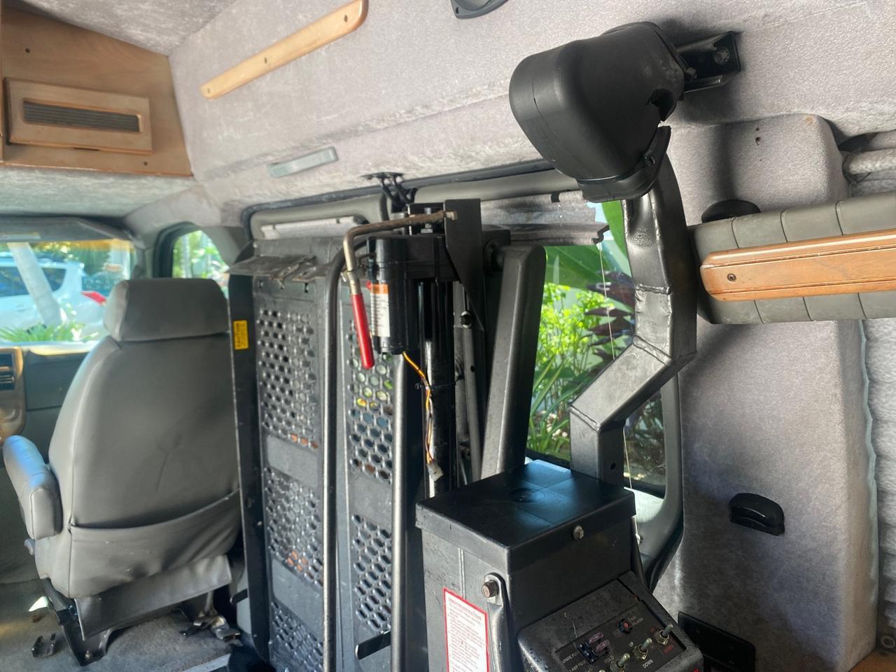 2004 Chevrolet Express HANDICAP LIFT 1 OWNER FLORIDA HIGH TOP CONV VAN Pompano Beach FL