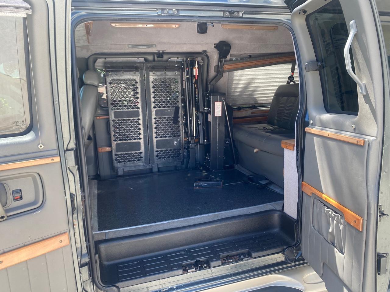 2004 Chevrolet Express HANDICAP LIFT 1 OWNER FLORIDA HIGH TOP CONV VAN Pompano Beach FL
