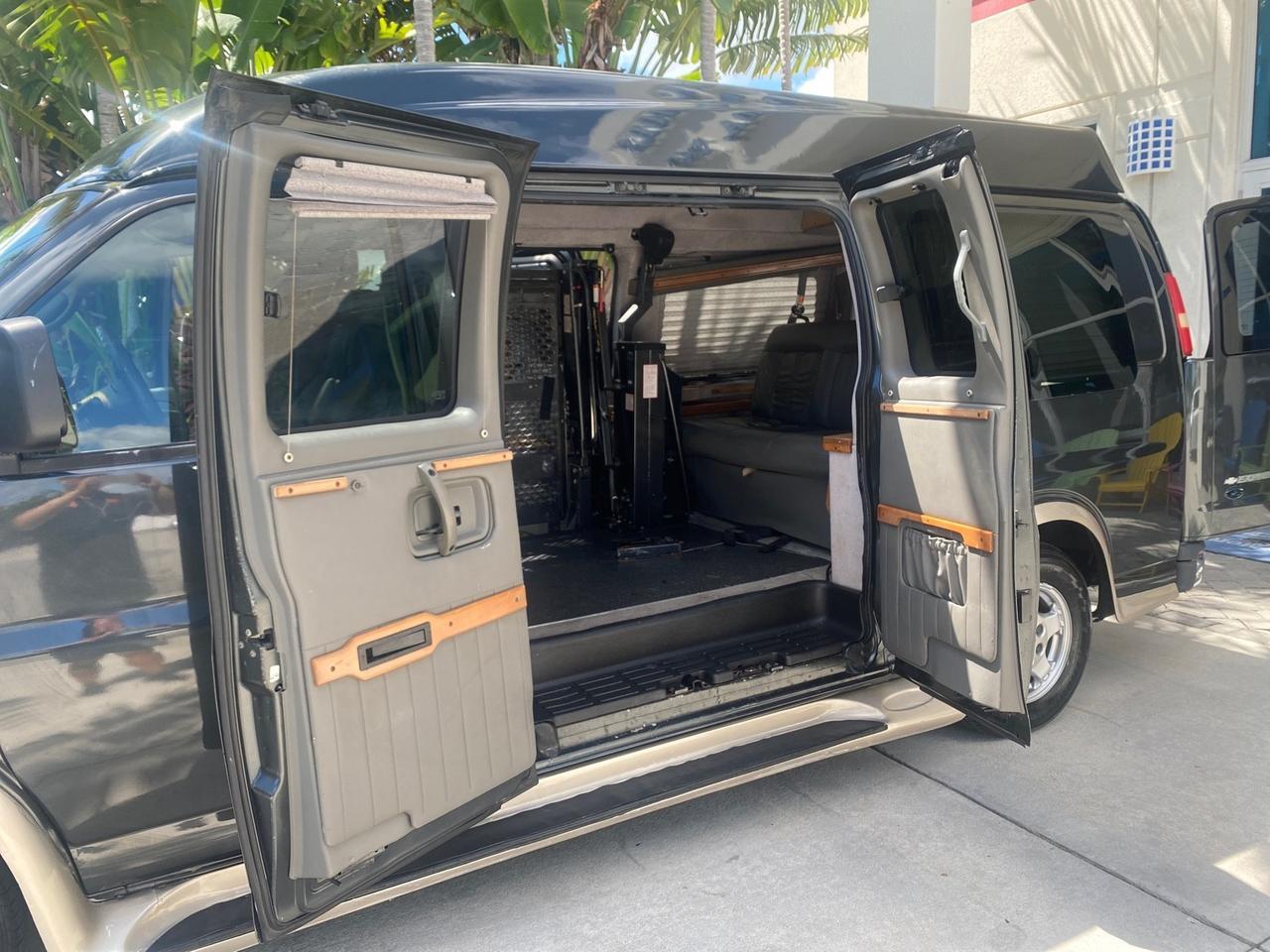 2004 Chevrolet Express HANDICAP LIFT 1 OWNER FLORIDA HIGH TOP CONV VAN Pompano Beach FL
