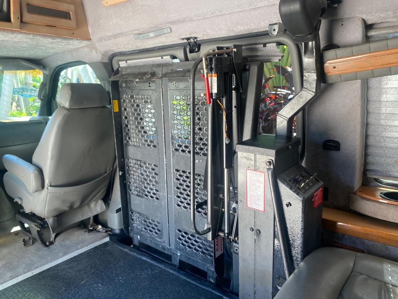 2004 Chevrolet Express HANDICAP LIFT 1 OWNER FLORIDA HIGH TOP CONV VAN Pompano Beach FL