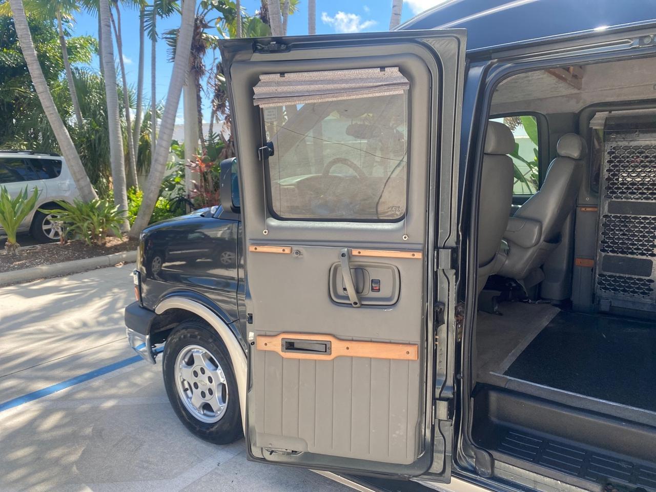 2004 Chevrolet Express HANDICAP LIFT 1 OWNER FLORIDA HIGH TOP CONV VAN Pompano Beach FL