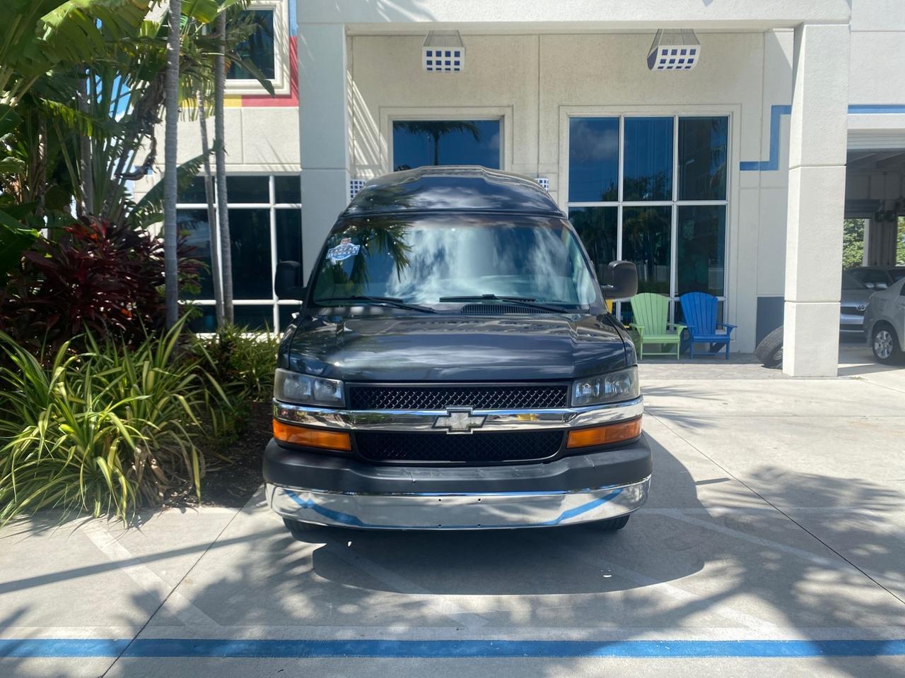 2004 Chevrolet Express HANDICAP LIFT 1 OWNER FLORIDA HIGH TOP CONV VAN Pompano Beach FL