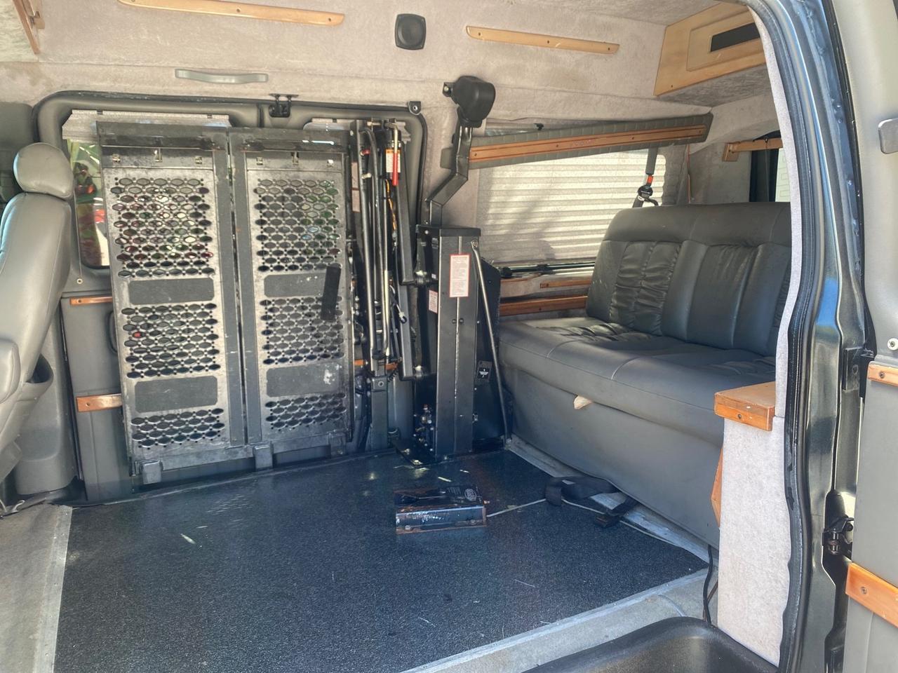 2004 Chevrolet Express HANDICAP LIFT 1 OWNER FLORIDA HIGH TOP CONV VAN Pompano Beach FL