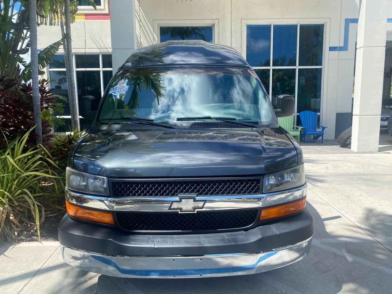 2004 Chevrolet Express HANDICAP LIFT 1 OWNER FLORIDA HIGH TOP CONV VAN Pompano Beach FL