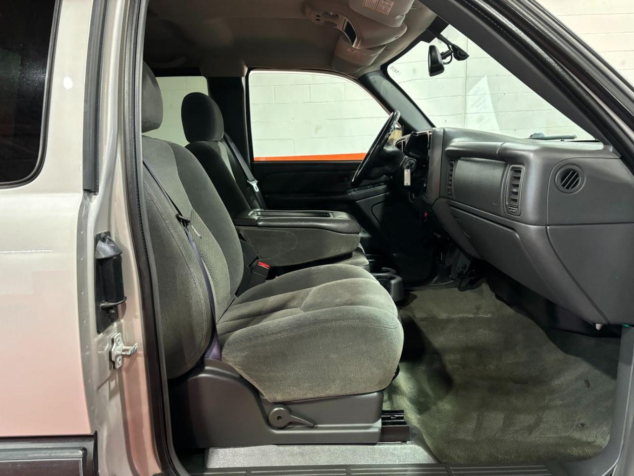 2004 Chevrolet Silverado 1500 Ext. Cab Short Bed 2WD Franklin OH