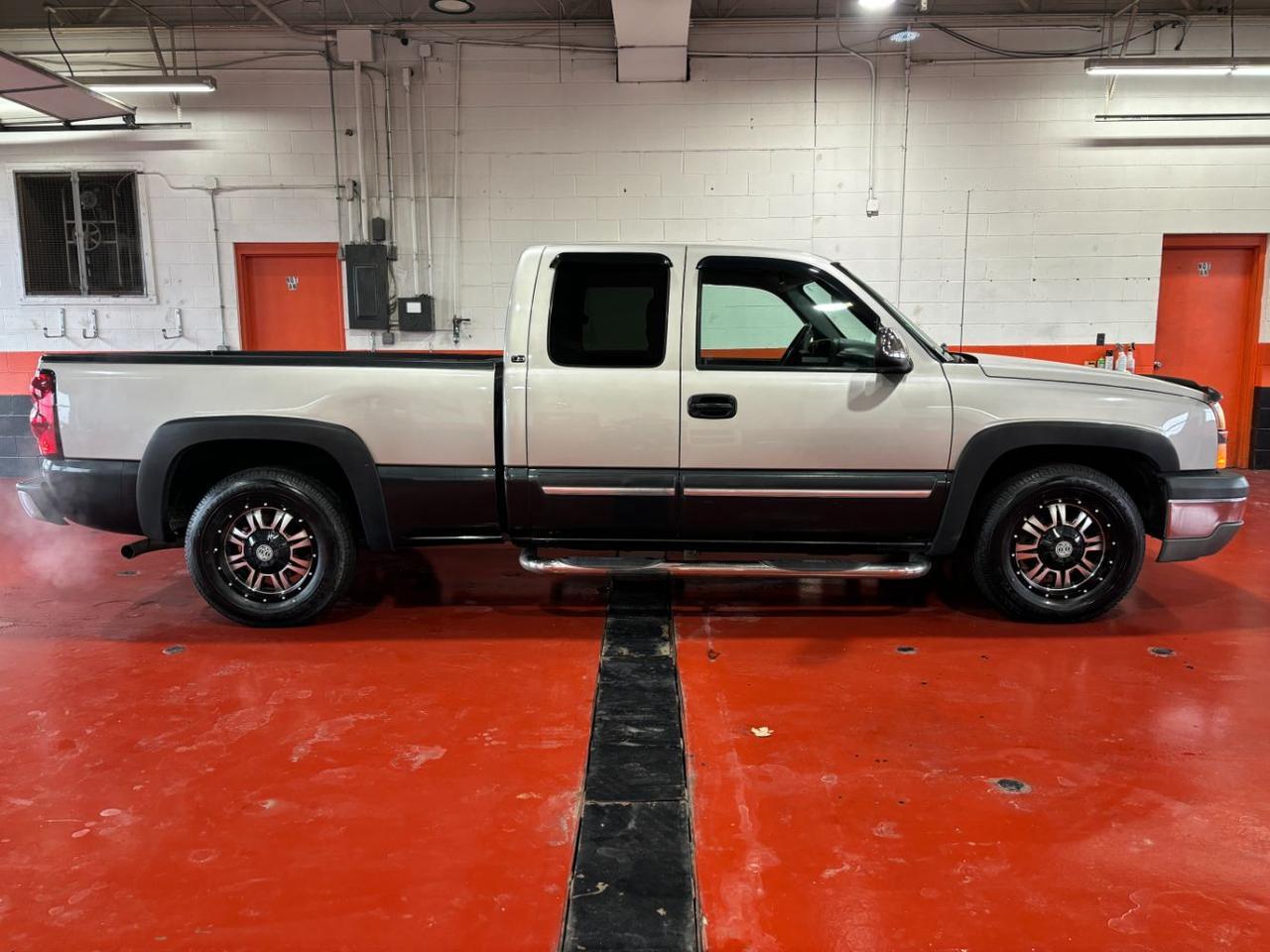 2004 Chevrolet Silverado 1500 Ext. Cab Short Bed 2WD