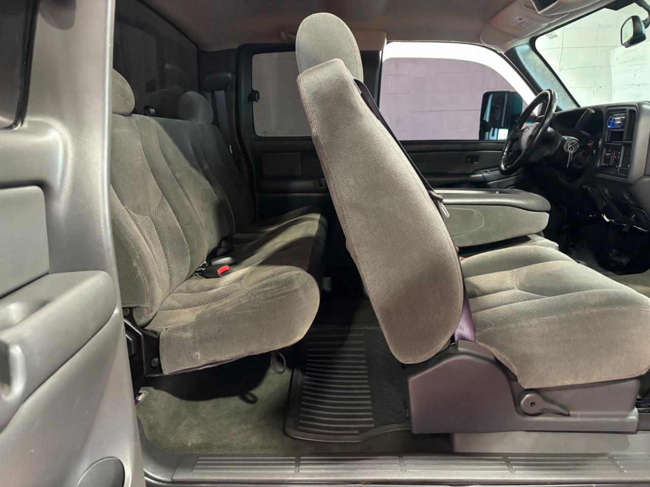 2004 Chevrolet Silverado 2500 LS Ext. Cab 4WD Franklin OH