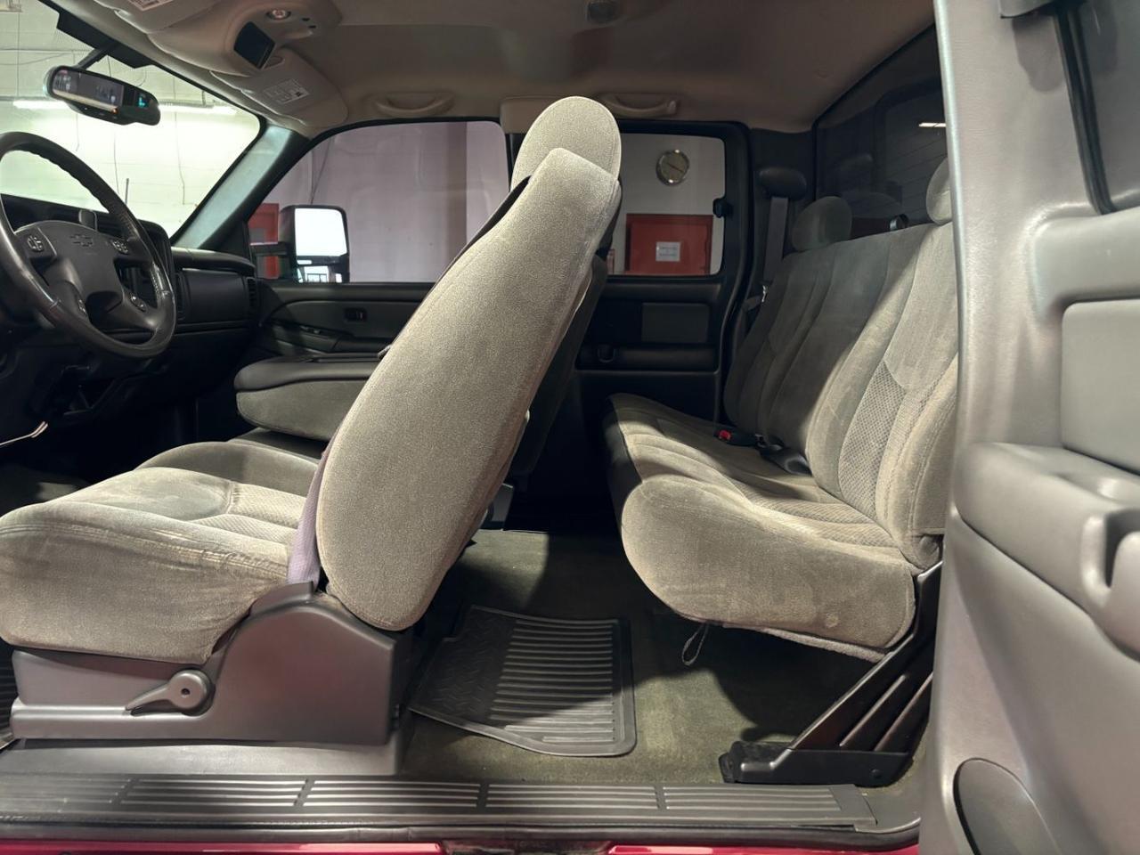 2004 Chevrolet Silverado 2500 LS Ext. Cab 4WD Franklin OH