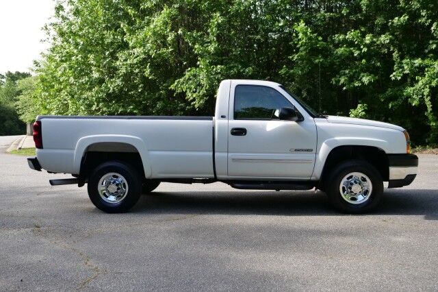 2004 Chevrolet Silverado 2500HD LS / 6.0L V8 / Heavy-Duty Transmission! High Point NC