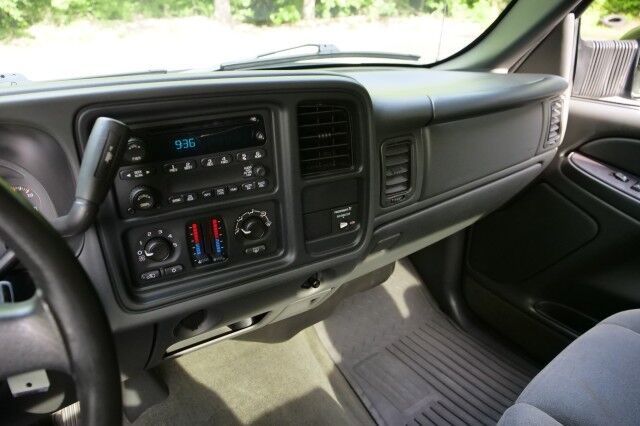 2004 Chevrolet Silverado 2500HD LS / 6.0L V8 / Heavy-Duty Transmission! High Point NC