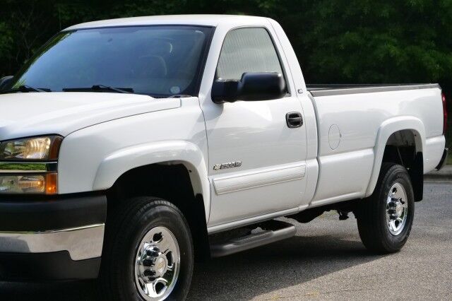 2004 Chevrolet Silverado 2500HD LS / 6.0L V8 / Heavy-Duty Transmission! High Point NC