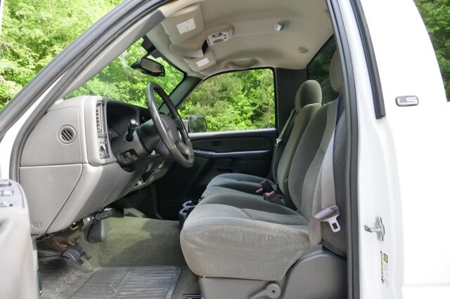 2004 Chevrolet Silverado 2500HD LS / 6.0L V8 / Heavy-Duty Transmission! High Point NC