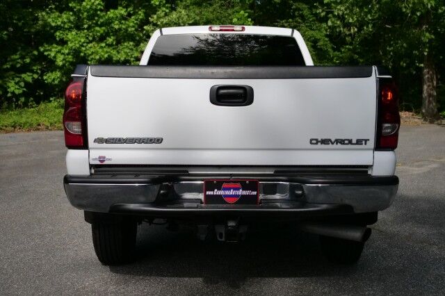 2004 Chevrolet Silverado 2500HD LS / 6.0L V8 / Heavy-Duty Transmission! High Point NC