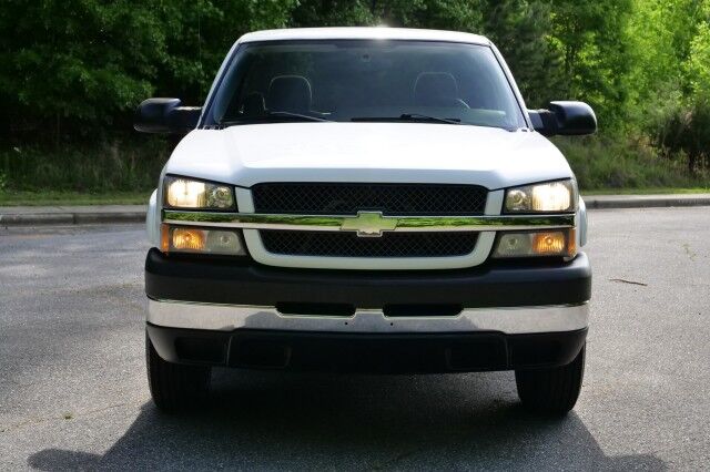 2004 Chevrolet Silverado 2500HD LS / 6.0L V8 / Heavy-Duty Transmission! High Point NC