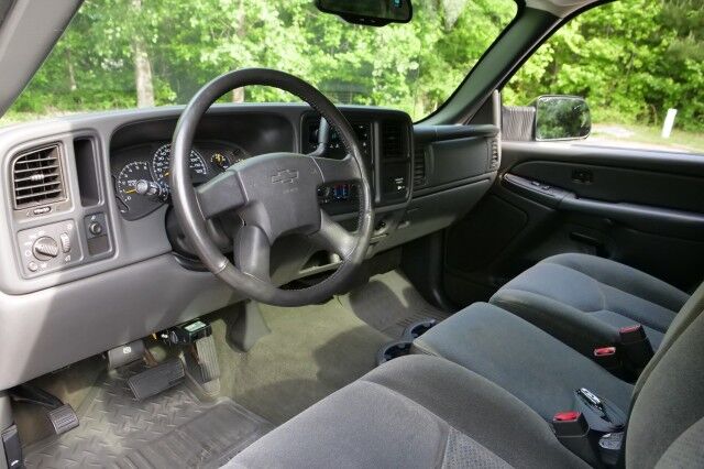 2004 Chevrolet Silverado 2500HD LS / 6.0L V8 / Heavy-Duty Transmission! High Point NC