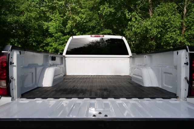 2004 Chevrolet Silverado 2500HD LS / 6.0L V8 / Heavy-Duty Transmission! High Point NC