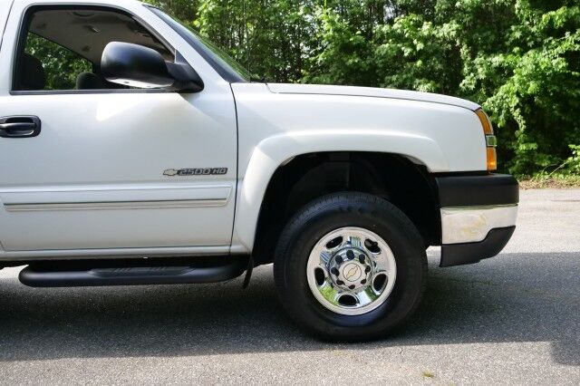 2004 Chevrolet Silverado 2500HD LS / 6.0L V8 / Heavy-Duty Transmission! High Point NC