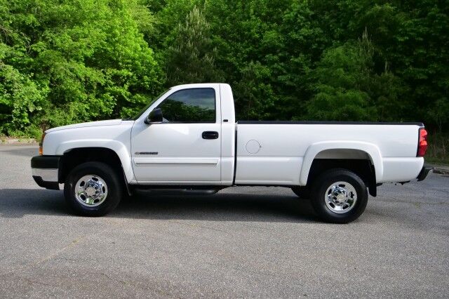 2004 Chevrolet Silverado 2500HD LS / 6.0L V8 / Heavy-Duty Transmission! High Point NC