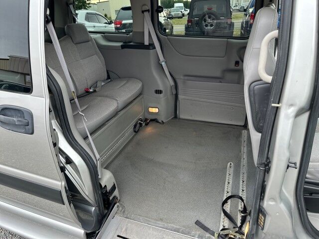 2004 Chevrolet Venture LS EnterVan Lowered Floor Wheelchair Van Ashland VA