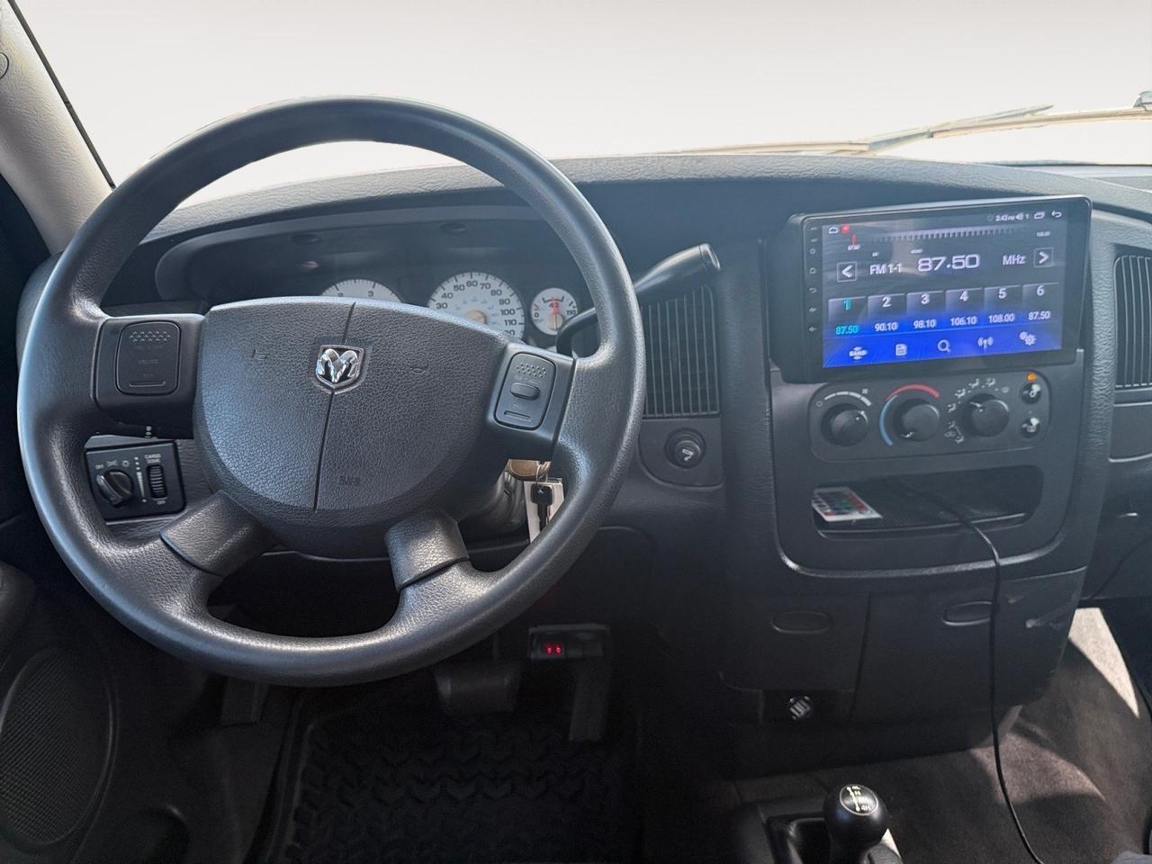 2004 Dodge Ram 2500 SLT crew cab 4x4 5.9L CUMMINS DIESEL, AFTER MARKET RADIO, BLUETOOTH, LONG BED, TOW PACKAGE, SLIDING REAR WINDOW, POWER MIRRORS, ALL WEATHER FLOOR MATS, LOW MILES!