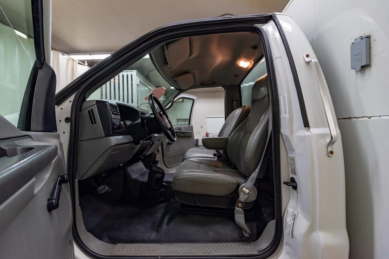 2004 FORD F-650 PROLOADER DRW 2WD Red Deer AB