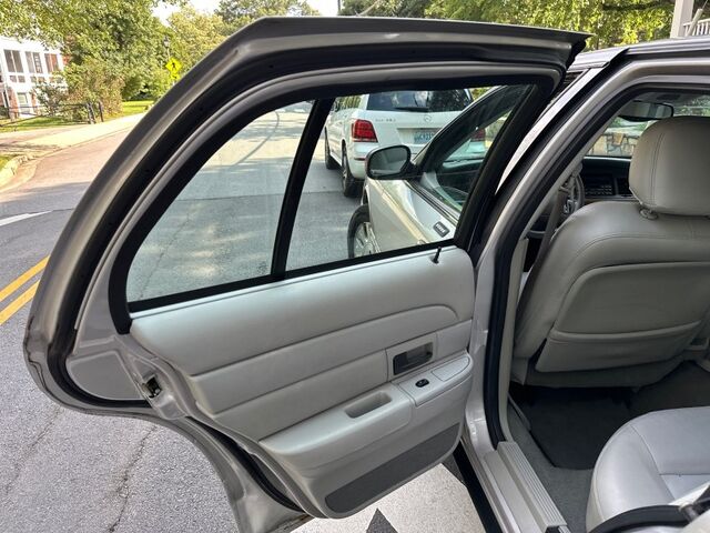 2004 Ford Crown Victoria LX Arlington VA