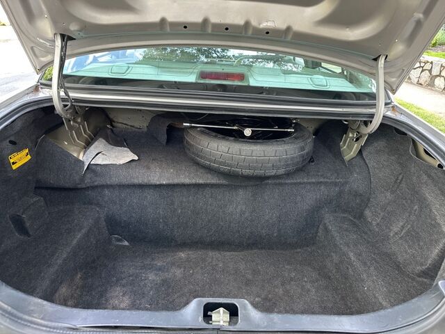 2004 Ford Crown Victoria LX Arlington VA