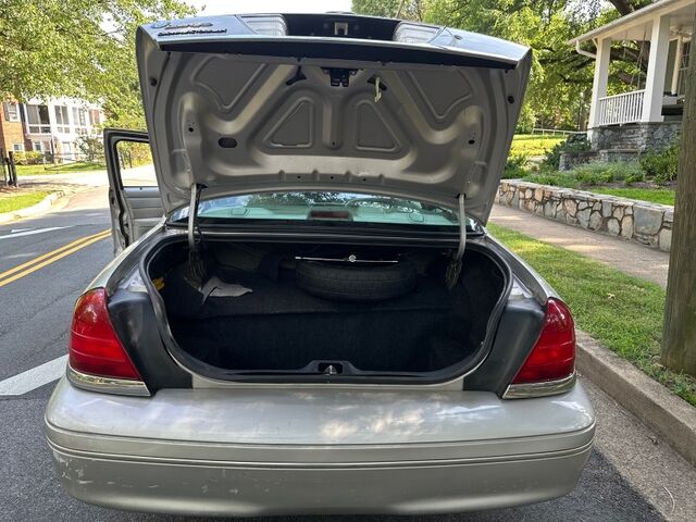 2004 Ford Crown Victoria LX Arlington VA