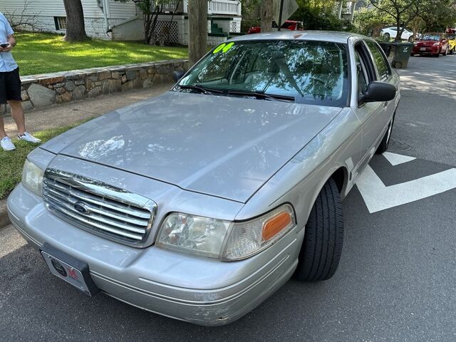 2004 Ford Crown Victoria LX Arlington VA