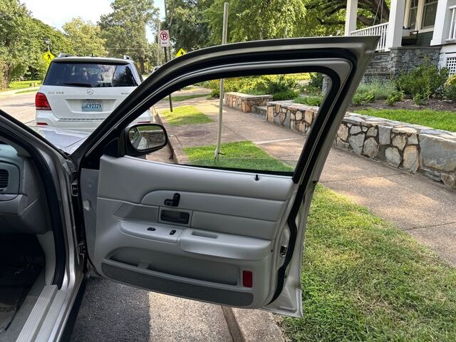 2004 Ford Crown Victoria LX Arlington VA