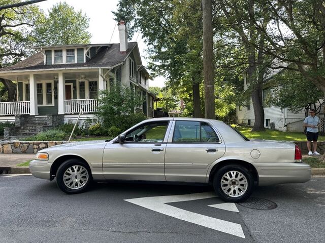 2004 Ford Crown Victoria LX Arlington VA