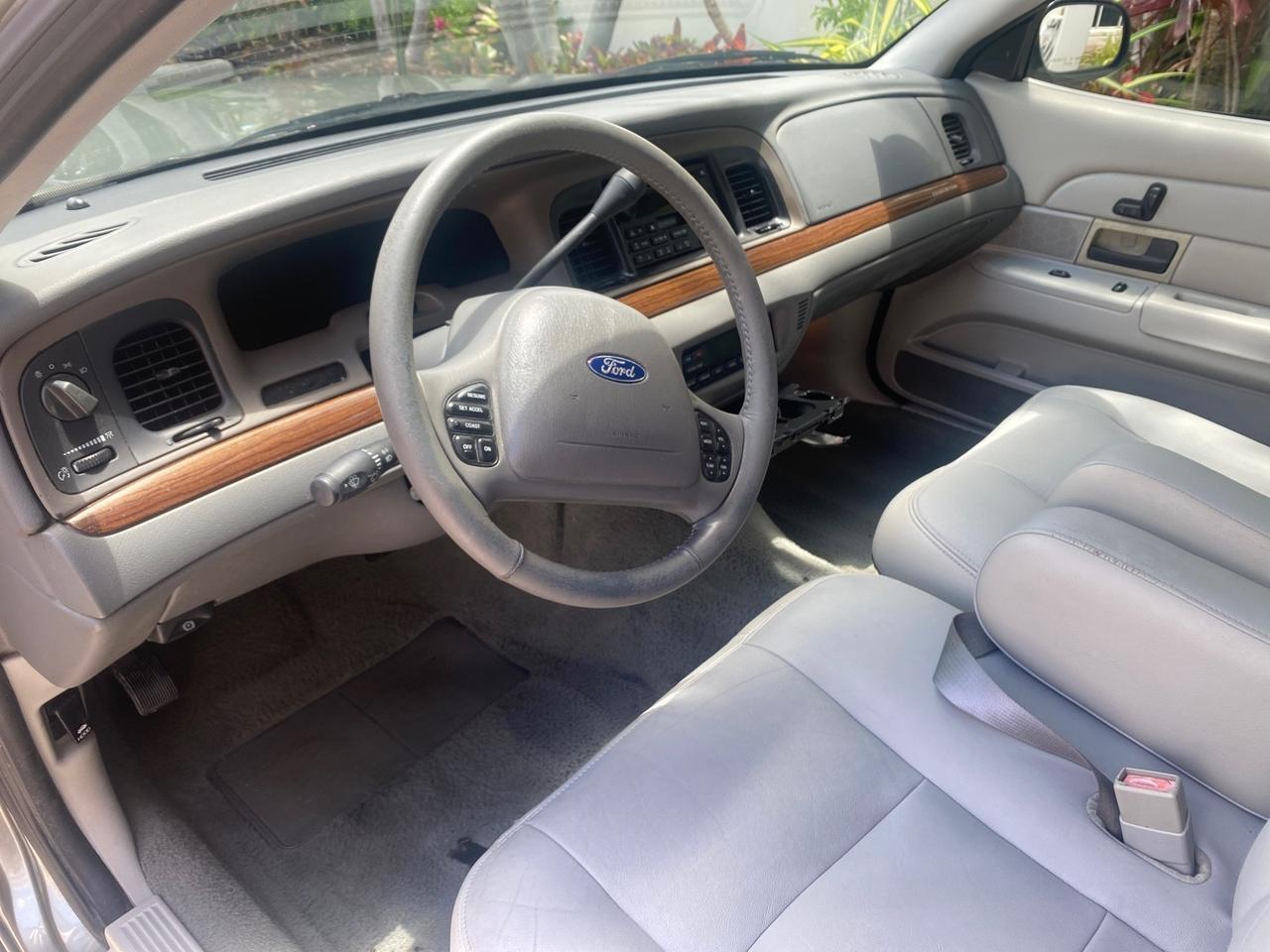 2004 Ford Crown Victoria LX Sport LOW MILES 75,511 FL Pompano Beach FL