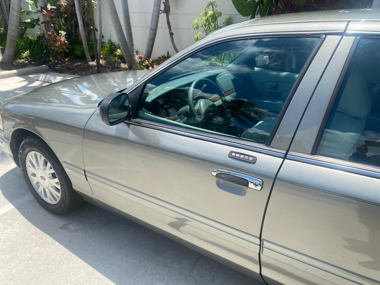 2004 Ford Crown Victoria LX Sport LOW MILES 75,511 FL Pompano Beach FL