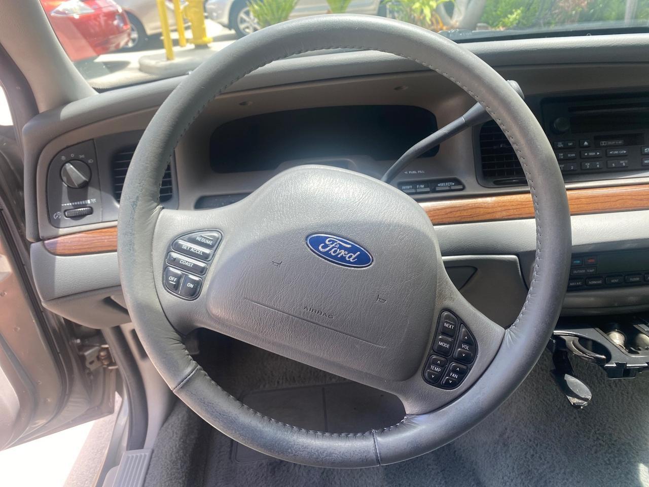 2004 Ford Crown Victoria LX Sport LOW MILES 75,511 FL Pompano Beach FL