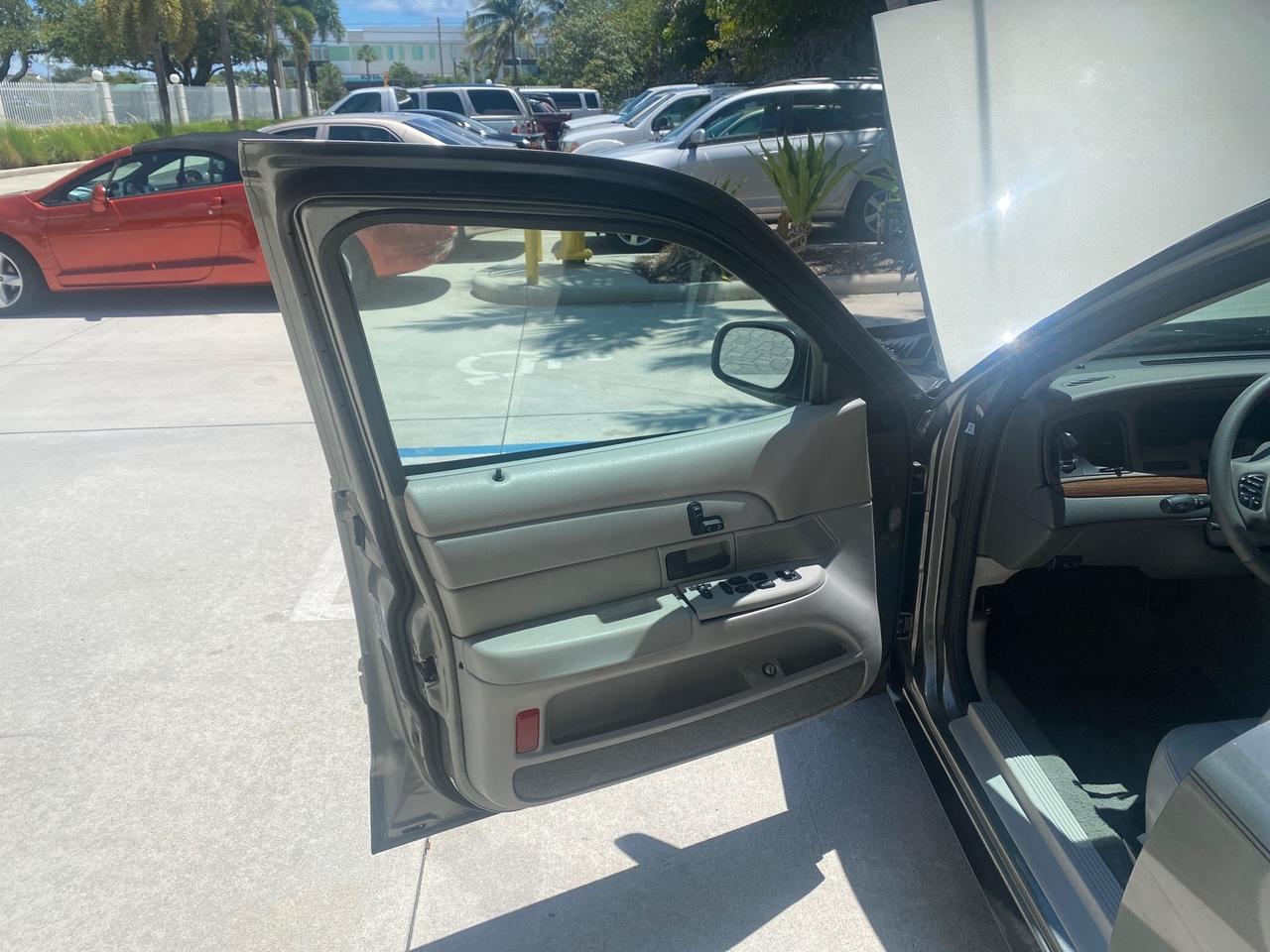 2004 Ford Crown Victoria LX Sport LOW MILES 75,511 FL Pompano Beach FL