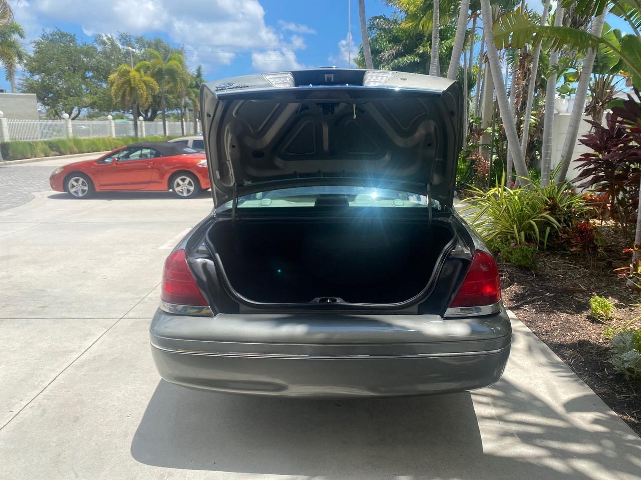 2004 Ford Crown Victoria LX Sport LOW MILES 75,511 FL Pompano Beach FL