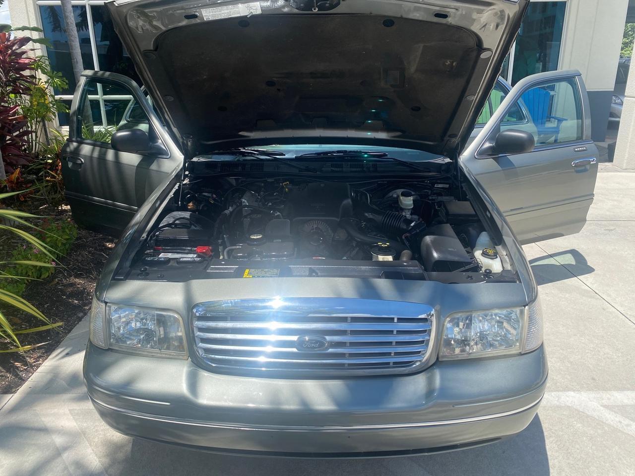 2004 Ford Crown Victoria LX Sport LOW MILES 75,511 FL Pompano Beach FL