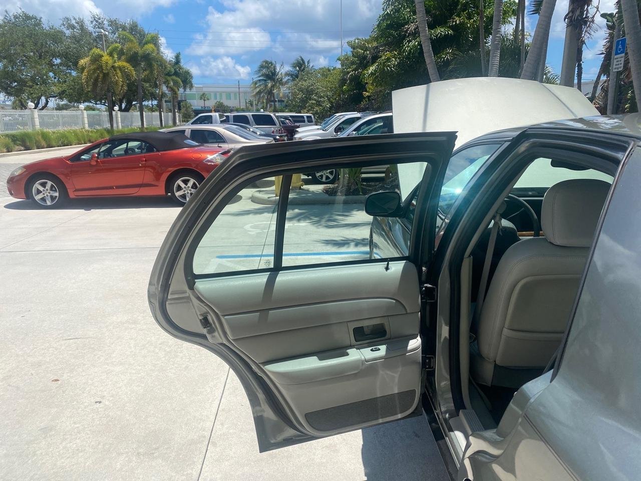 2004 Ford Crown Victoria LX Sport LOW MILES 75,511 FL Pompano Beach FL