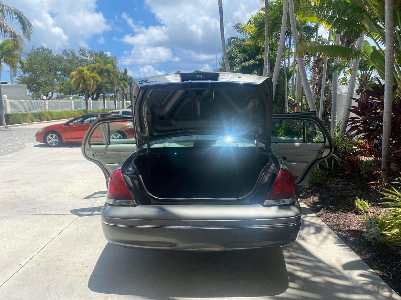 2004 Ford Crown Victoria LX Sport LOW MILES 75,511 FL Pompano Beach FL
