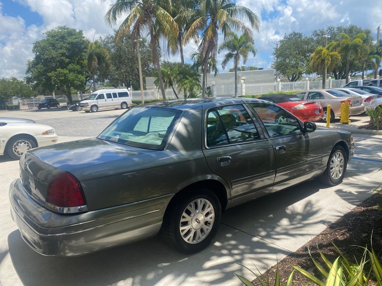 2004 Ford Crown Victoria LX Sport LOW MILES 75,511 FL Pompano Beach FL