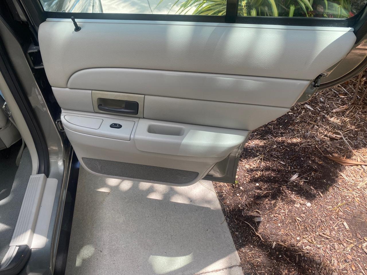 2004 Ford Crown Victoria LX Sport LOW MILES 75,511 FL Pompano Beach FL