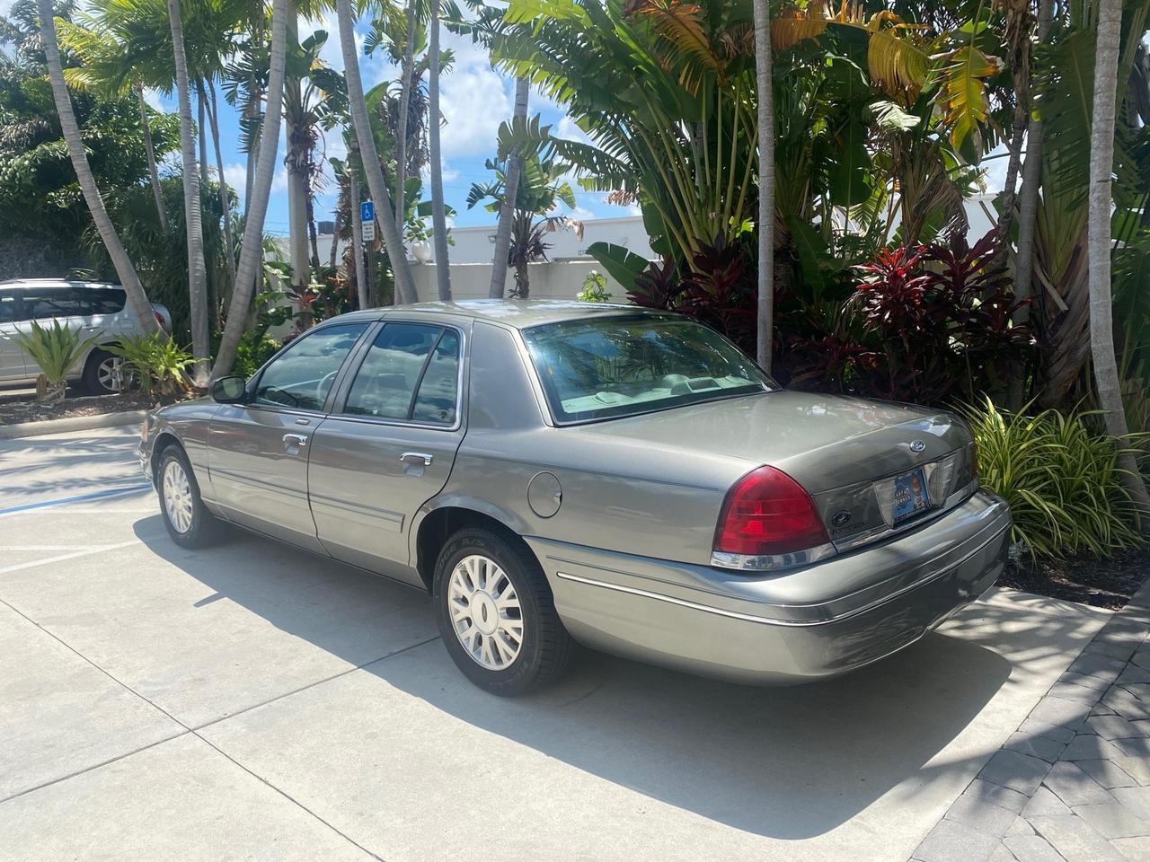 2004 Ford Crown Victoria LX Sport LOW MILES 75,511 FL Pompano Beach FL