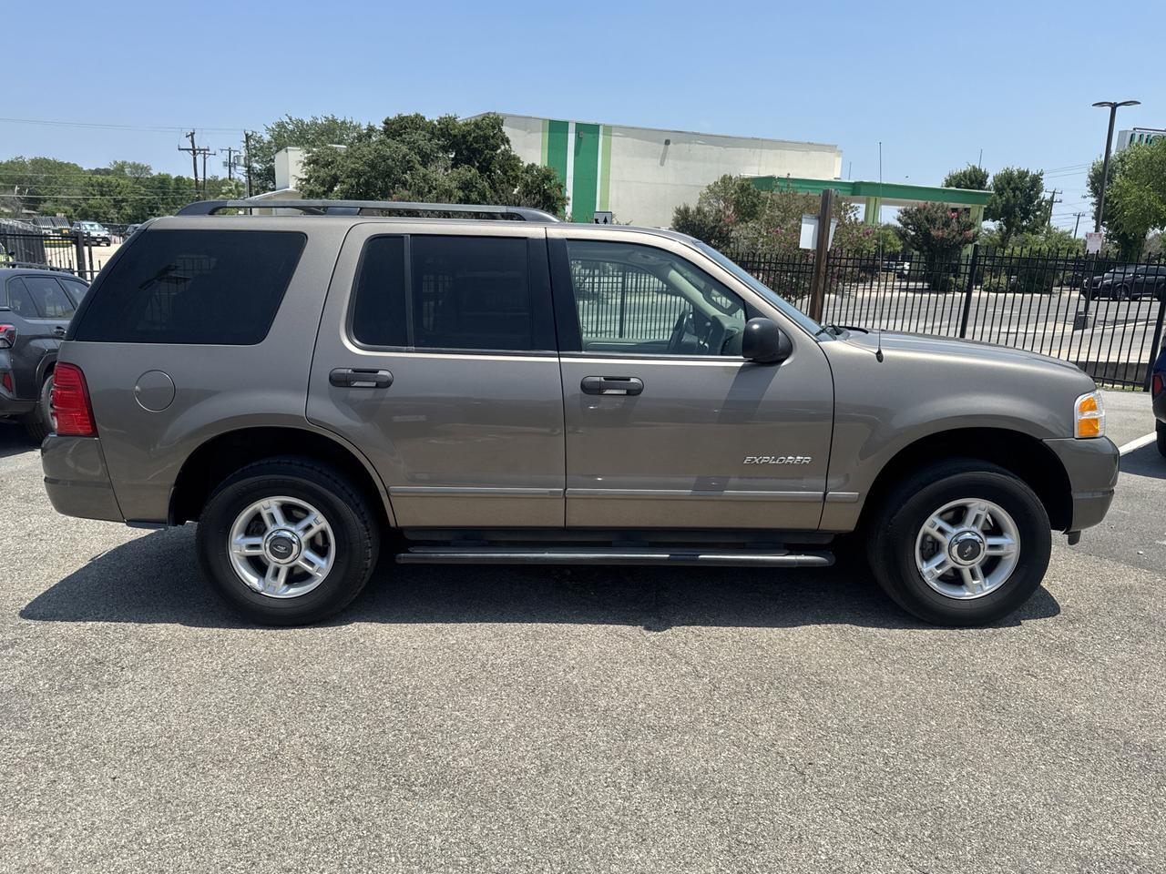2004 Ford Explorer XLT