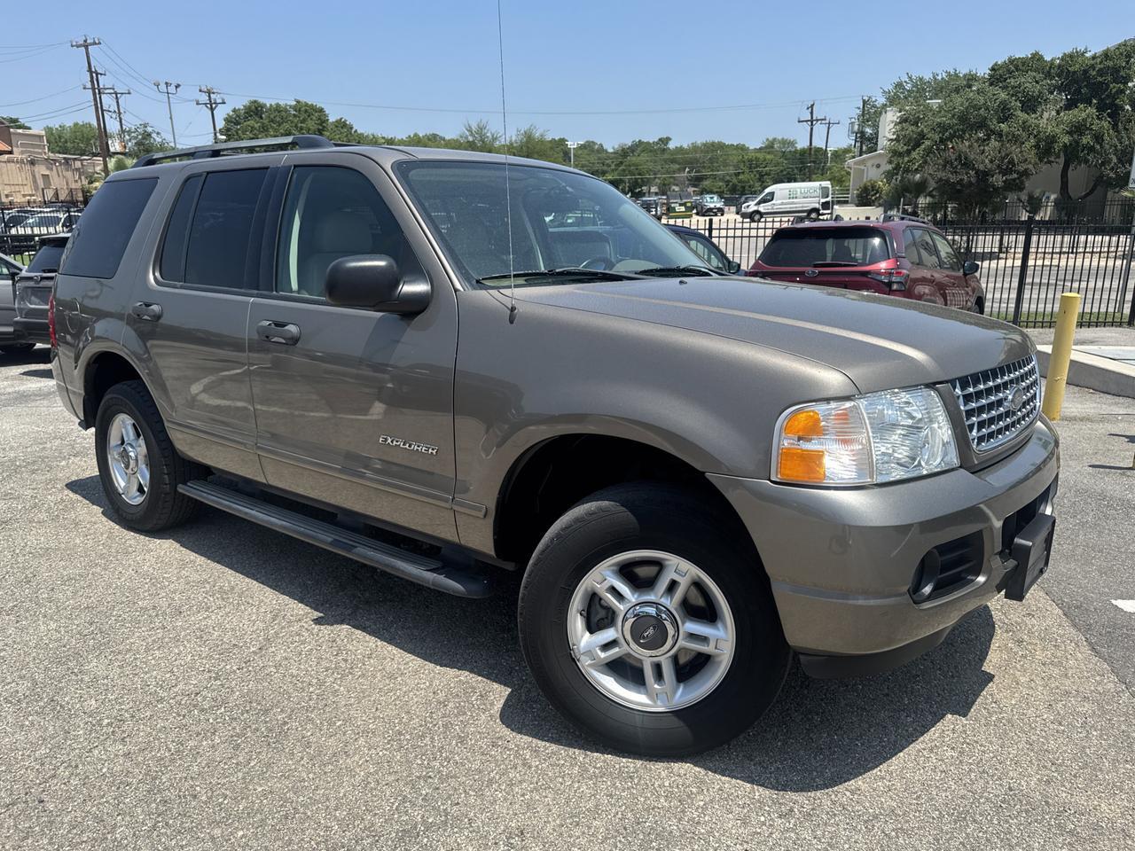 2004 Ford Explorer XLT