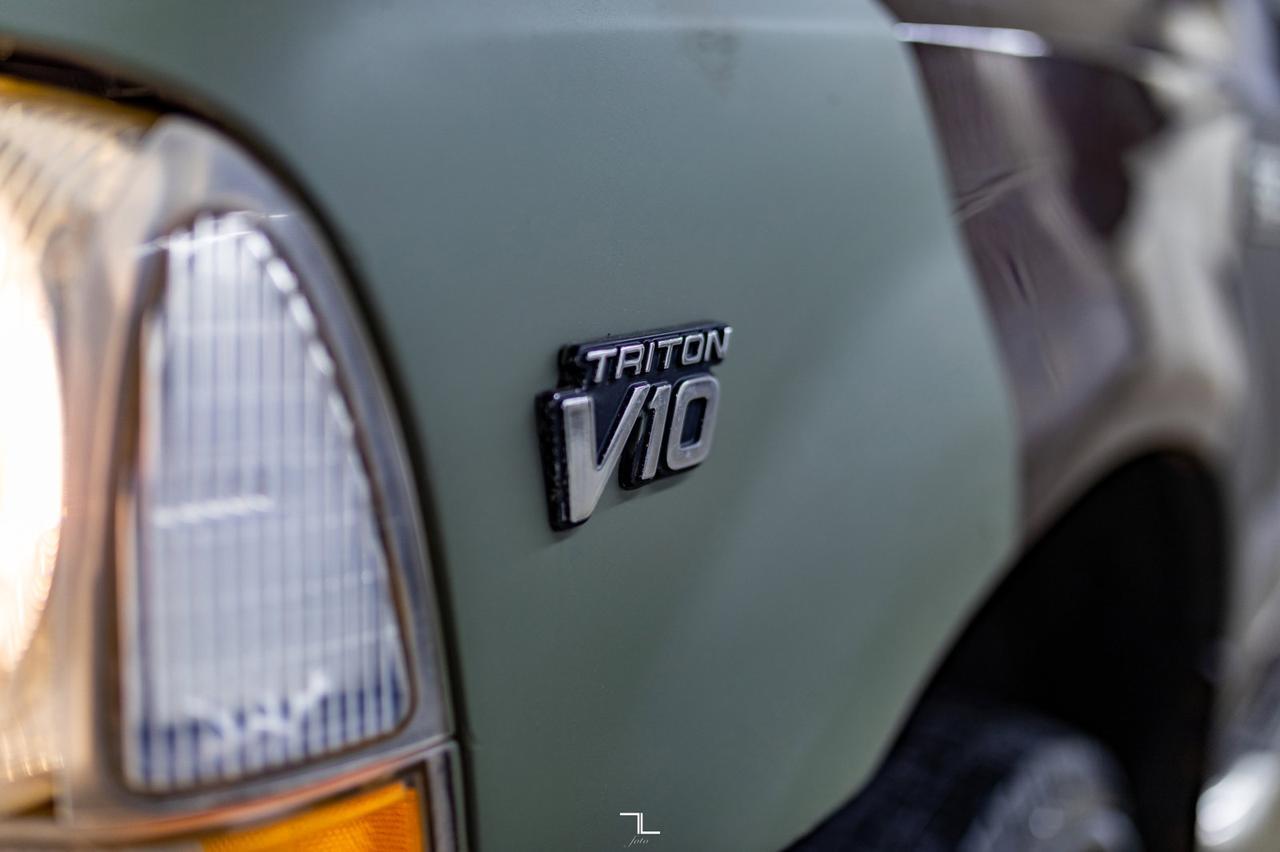 2004 Ford F-350 4x4 Crew Cab XLT Deck Dually Red Deer AB